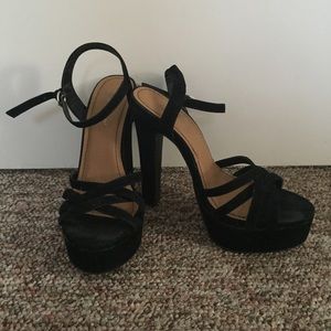 Black Velvet Pumps