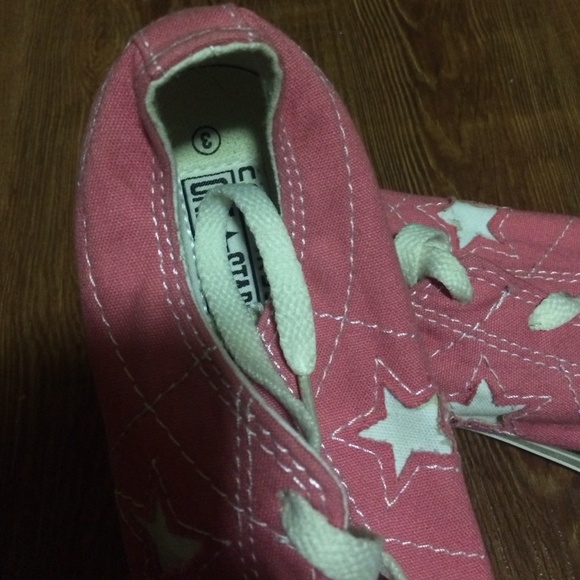 Pink Converse - Picture 2 of 2