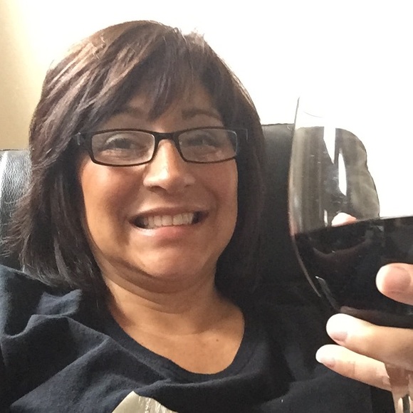 Meet your Posher, Genifer - Picture 2 of 4