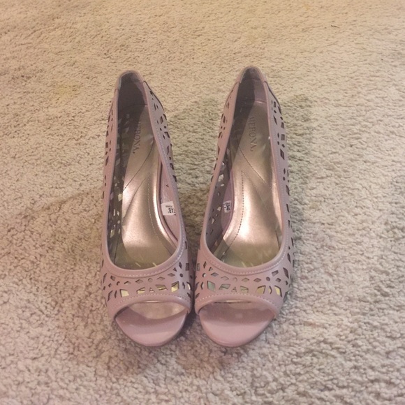 Neutral pink cut out wedges