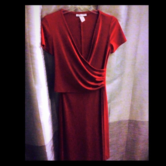 Simple red dress - Picture 1 of 1