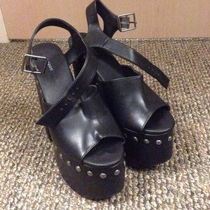 ❗️reserved❗️Forever 21 platform sandals