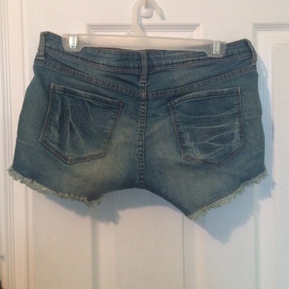 Short denim frayed shorts - Picture 2 of 4