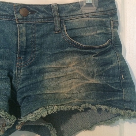 Short denim frayed shorts - Picture 3 of 4