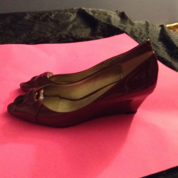 Dark red low wedges
