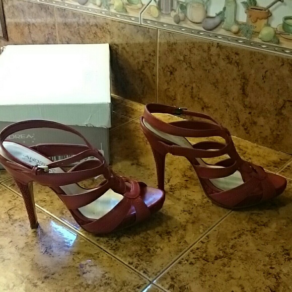 Red high heels - Picture 3 of 3