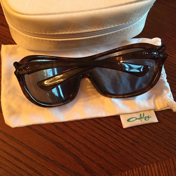 Oakley Womens sunglasses