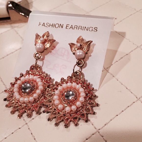 Gold and pearl earrings