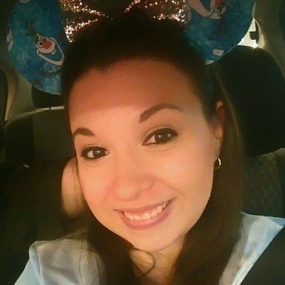 Meet your Posher, Amanda - Picture 2 of 3