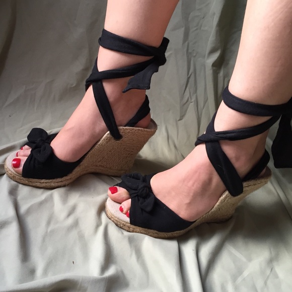 Wedge tie shoes