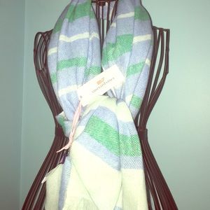 BRAND NEW VINEYARD VINES CASHMERE SCARF!