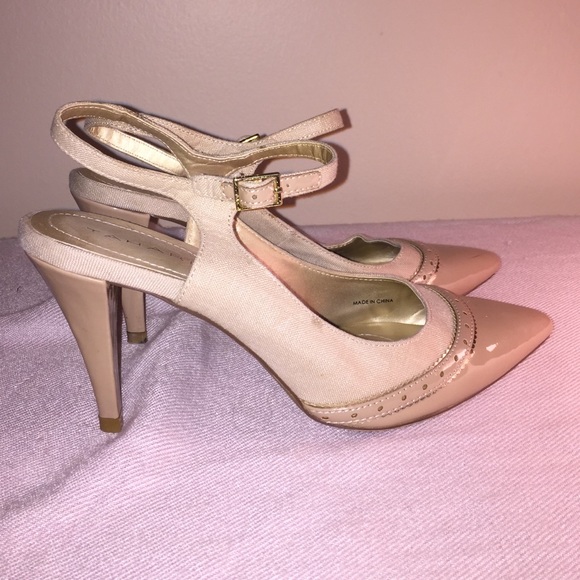 Tahari heel