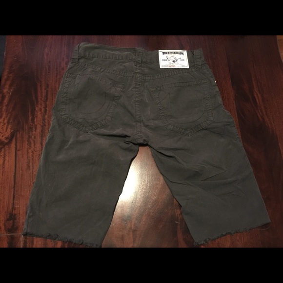 Size 34 True Religion Cut off Shorts - Picture 2 of 2