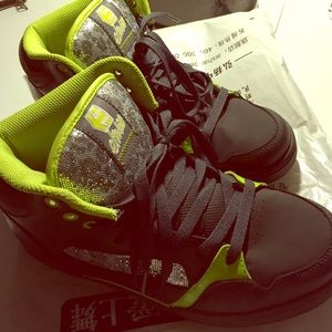 👟👟👞👞👣👣New Etnies sneakers~