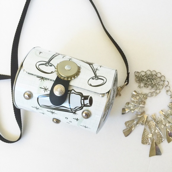 ✨New Listing✨ Tin metal Can cross body bag