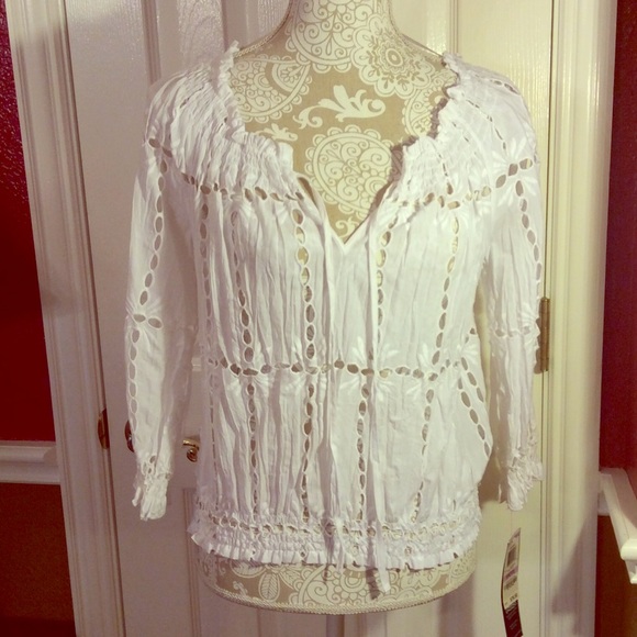 🎉 😋 🌺 Large eyelet 💖white peasant blouse