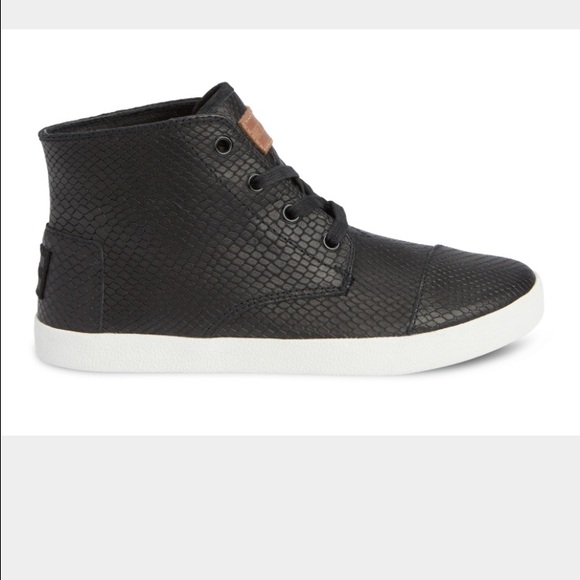 Toms black snake skin size 8.5