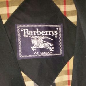 *BLACK FRIDAY SALE* Burberry trenchcoat