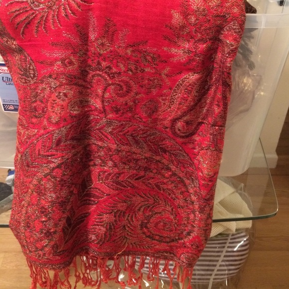 New red shawl - Picture 1 of 3