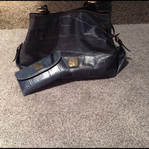 Dooney and Bourke handbag W/matching wallet!