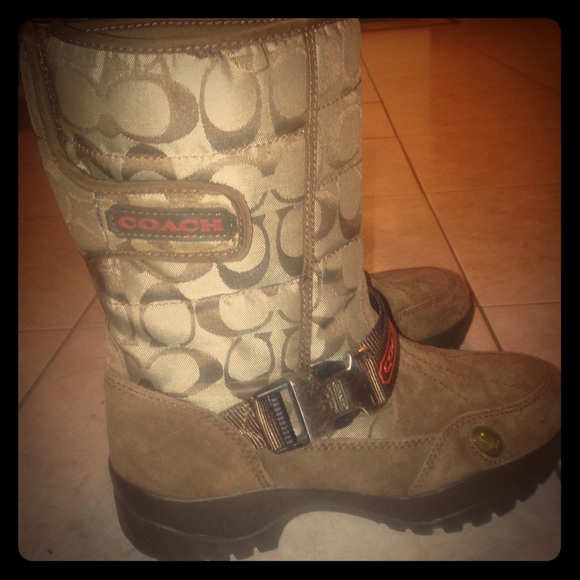 Coach logo snow boots that was hardly worn!!