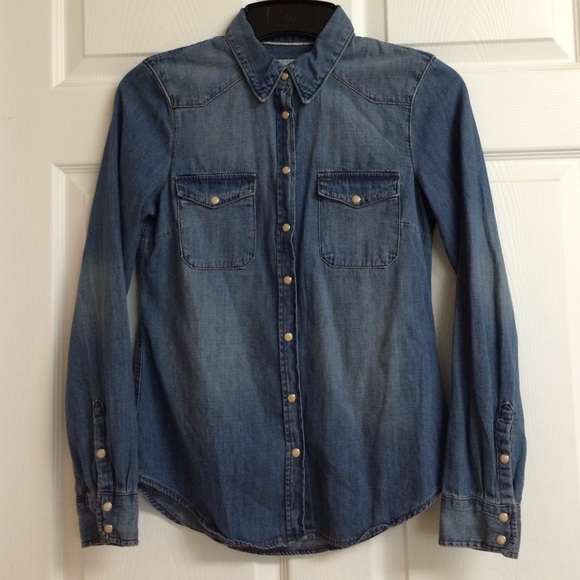 H&M Tops - H&M Chambray Shirt