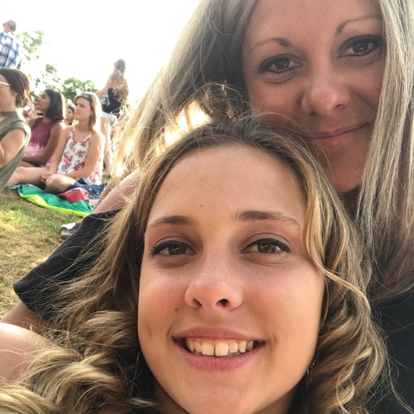 Meet your Posher, Mary - Picture 2 of 8