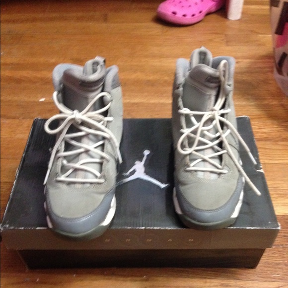 Jordan 9 coolgreys size 3y - Picture 2 of 3
