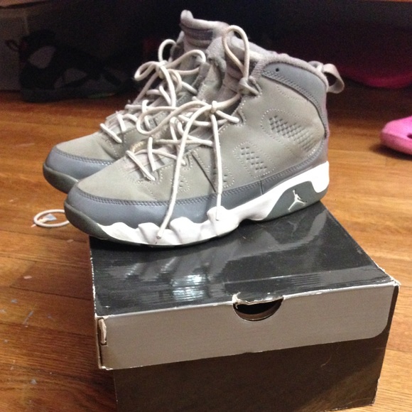 Jordan 9 coolgreys size 3y - Picture 3 of 3