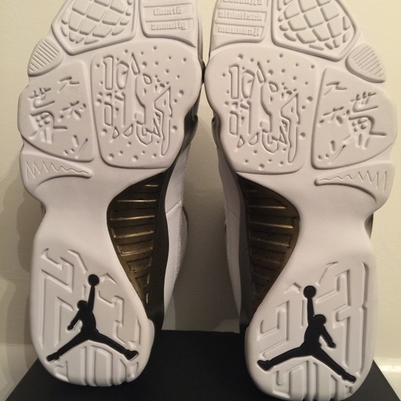 Dead Stock Jordan 9's "Statue" - Picture 4 of 4