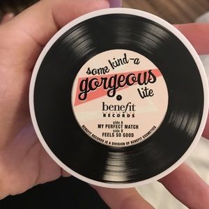 Benefit cosmetics cream foundation