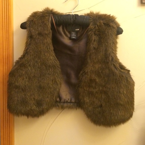 Brown Faux Fur cropped vest!!
