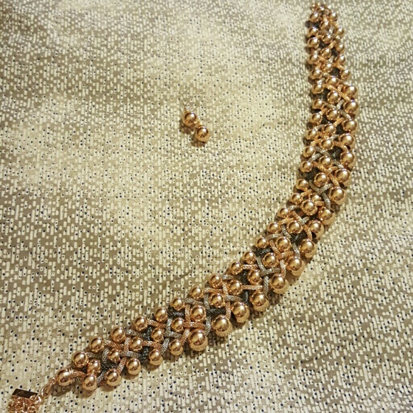 Fabulous gold  necklace & earring - Picture 2 of 3