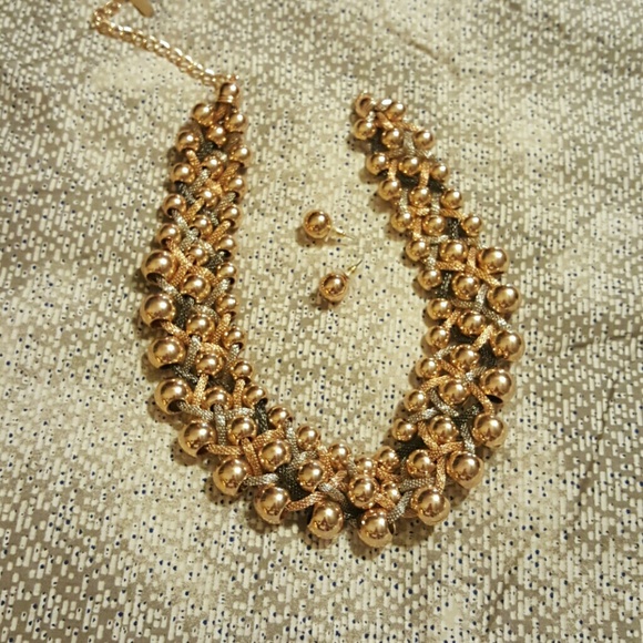 Fabulous gold  necklace & earring - Picture 3 of 3