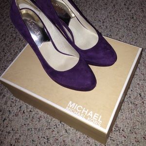 Authentic Michael Kors Suede York pump size 7.5