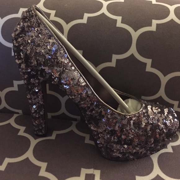 Steve Madden Heels Sequin Silver 8.5 Brand New! - Picture 2 of 4