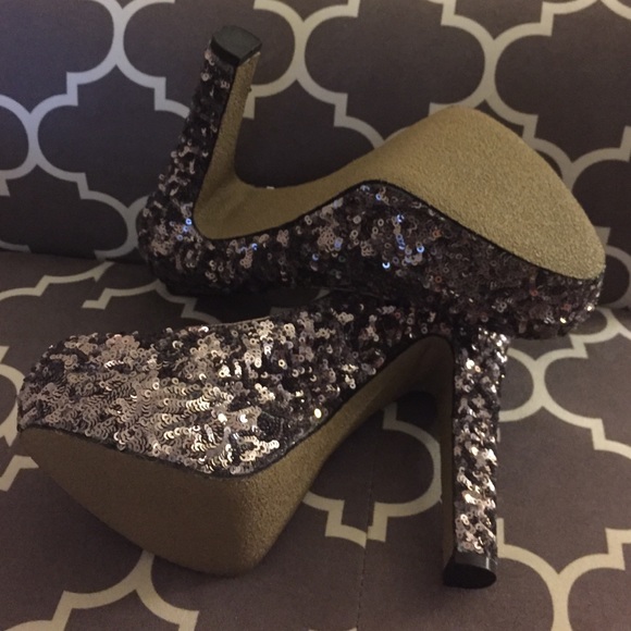 Steve Madden Heels Sequin Silver 8.5 Brand New! - Picture 3 of 4