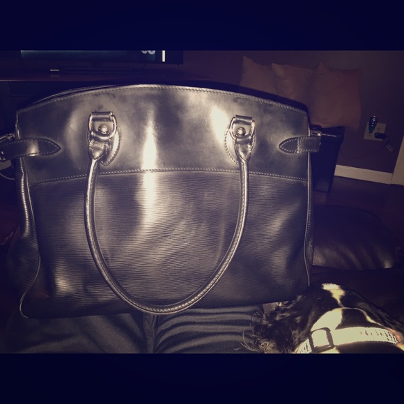 Authentic LV Passy GM Damier Geant Shoulderbag