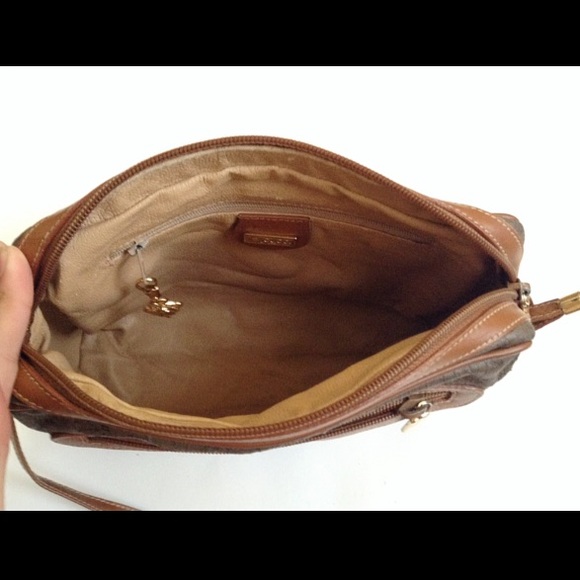 Gucci Bags - {Gucci} Vintage Monogram Crossbody Bag Gucci Bags - {Gucci} Vintage Monogram Crossbody Bag
