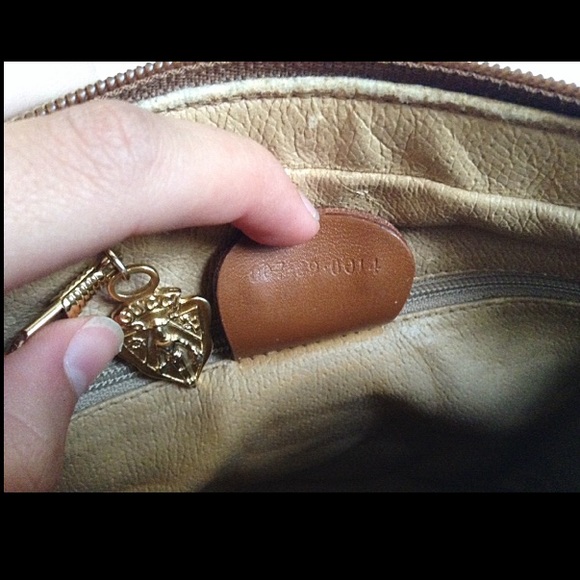 Gucci Bags - {Gucci} Vintage Monogram Crossbody Bag Gucci Bags - {Gucci} Vintage Monogram Crossbody Bag