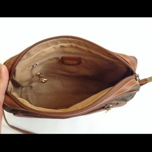 Gucci Bags - {Gucci} Vintage Monogram Crossbody Bag Gucci Bags - {Gucci} Vintage Monogram Crossbody Bag
