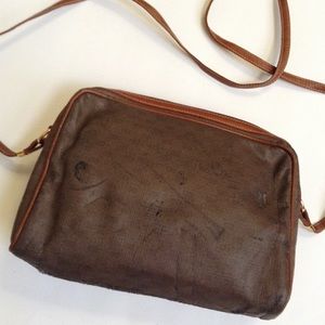 Gucci Bags - {Gucci} Vintage Monogram Crossbody Bag Gucci Bags - {Gucci} Vintage Monogram Crossbody Bag