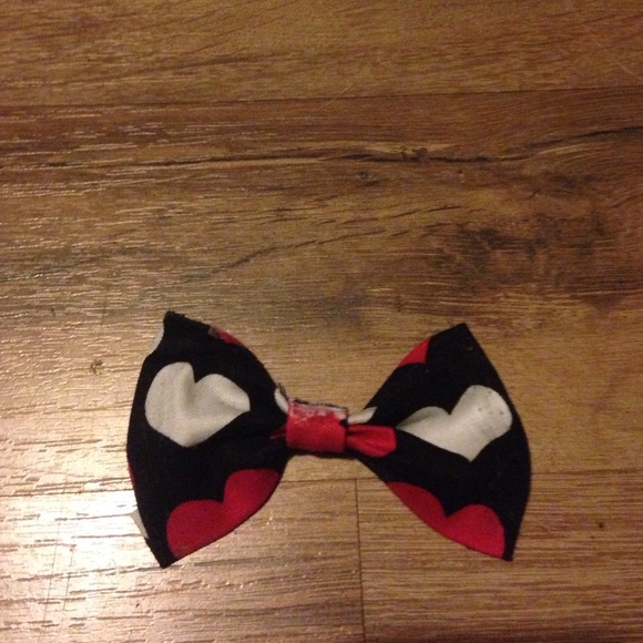 Heart hair bow - Picture 1 of 2