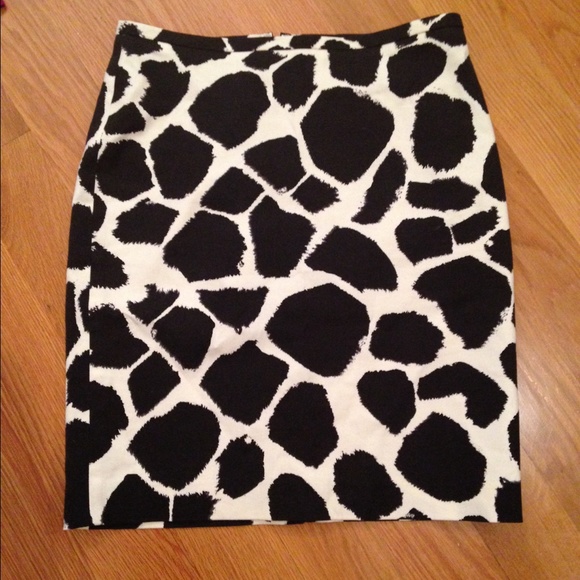 Loft size 2P cow print pencil skirt - Picture 2 of 4