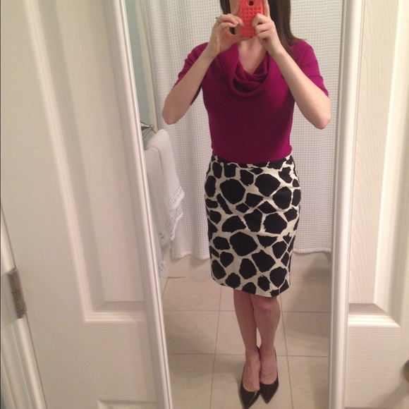 Loft size 2P cow print pencil skirt - Picture 4 of 4