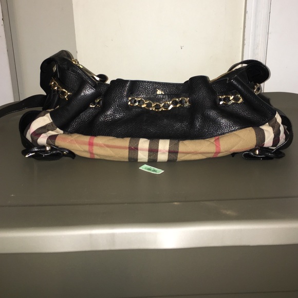 SOLD !! 💯 % Authentic BURBERRY BAG MEDIUM SIZE