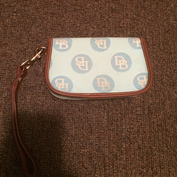 Dooney&Bourke wristlet - Picture 2 of 3