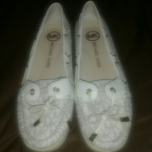 Shoes - Picture 2 of 3