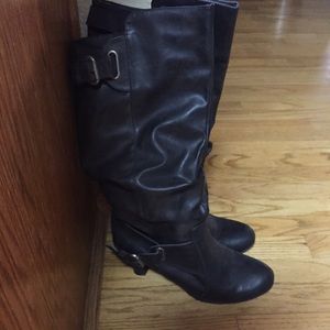 Black heeled boots