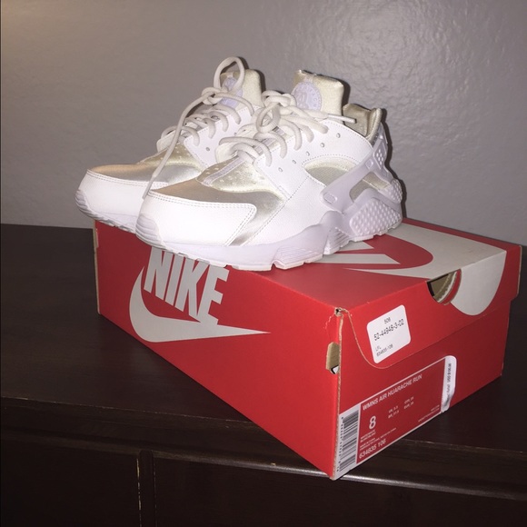 ALL WHITE HUARACHES